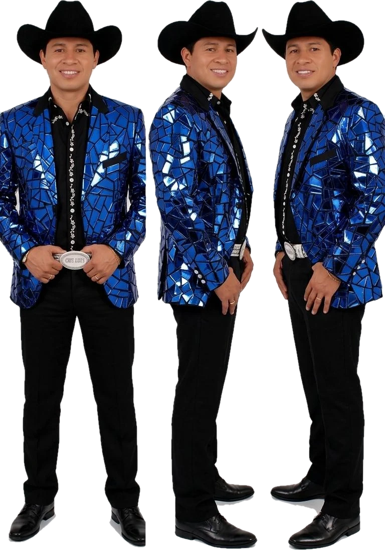 Tres poses de Che Luis con saco azul de lentejuelas